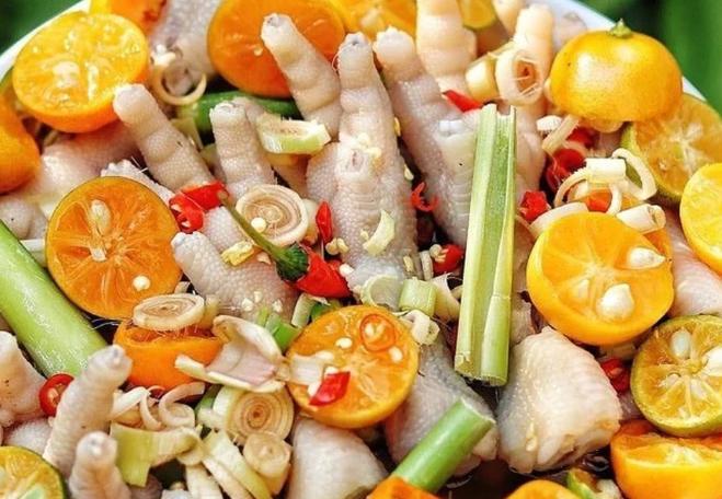 Cách Làm Chân Gà Ngâm Sả Tắc Giòn Ngon, Thơm Nức Tại Nhà